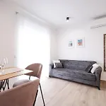 Duo Soles - With Private Parking Near Zadar * Murvica (Policnik)