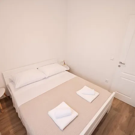 Duo Soles - With Private Parking Near Zadar Appartamento