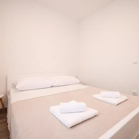 Duo Soles - With Private Parking Near Zadar Apartment Murvica (Policnik)