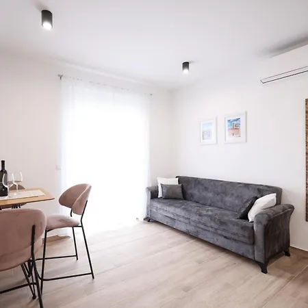 Duo Soles - With Private Parking Near Zadar Apartment