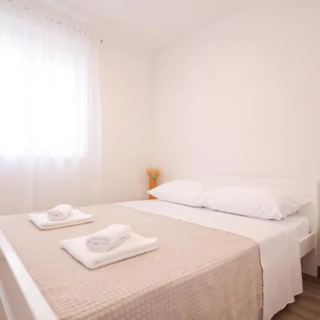 Appartamento Duo Soles - With Private Parking Near Zadar *