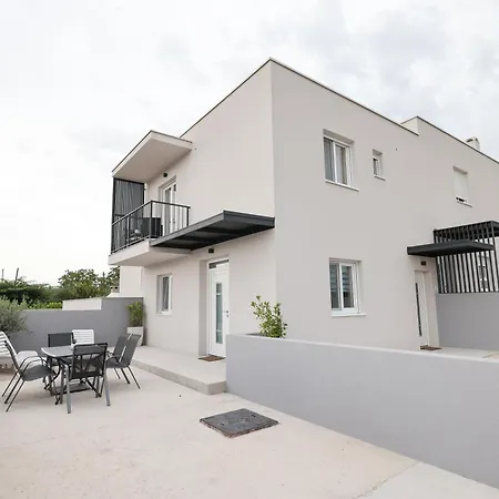 Duo Soles - With Private Parking Near Zadar Appartement