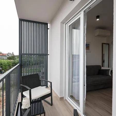 Duo Soles - With Private Parking Near Zadar Appartamento *