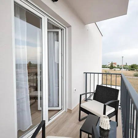 Apartment Duo Soles - With Private Parking Near Zadar *