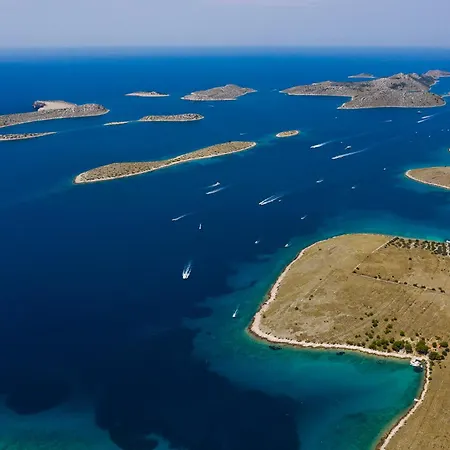 Duo Soles - With Private Parking Near Zadar Apartment