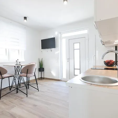 Apartment Duo Soles - With Private Parking Near Zadar