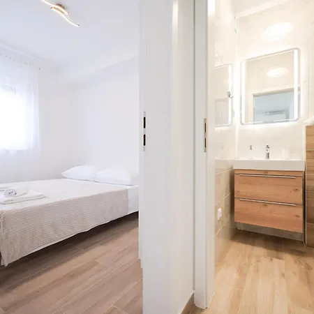Appartamento Duo Soles - With Private Parking Near Zadar Murvica (Policnik)