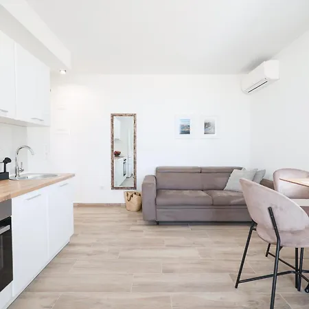 Duo Soles - With Private Parking Near Zadar Appartamento