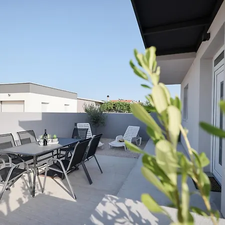 Duo Soles - With Private Parking Near Zadar Apartment *